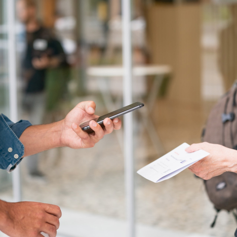 Sharing and Scanning Cards with L-Card